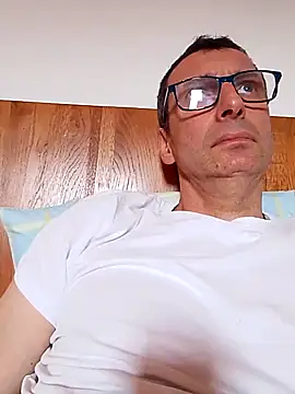 Snapshot of Anastasio33 chatting on 06-16-26, 03:58 Anastasio33 online show from 06-16-26, 03:58