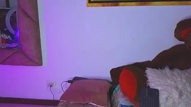 naatashamendozaa online show from 04-18-26, 03:54