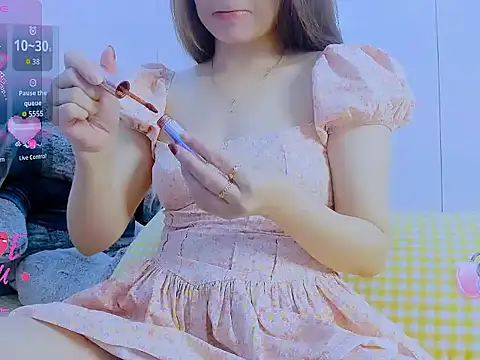 Snapshot of Linh_diudang chatting on 06-05-26, 02:07 Linh diudang online show from 06-05-26, 02:07