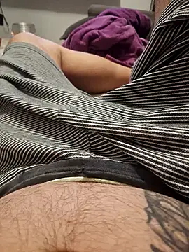 Snapshot of dredre1069 chatting on 04-07-26, 03:40 dredre1069 online show from 04-07-26, 03:40