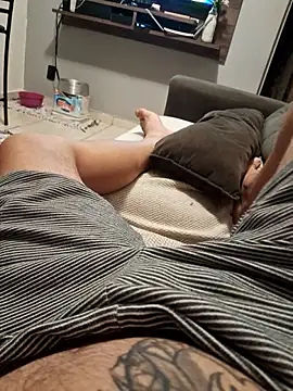 Snapshot of dredre1069 chatting on 04-09-26, 01:49 dredre1069 online show from 04-09-26, 01:49