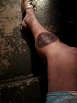 Snapshot of dredre1069 chatting on 04-14-26, 01:55 dredre1069 online show from 04-14-26, 01:55