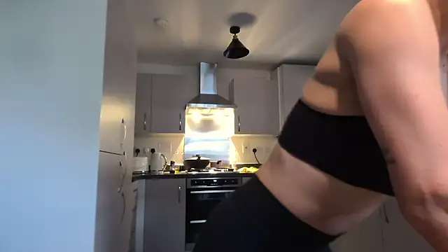 SweetMonicaUK online show from 04-15-26, 08:32