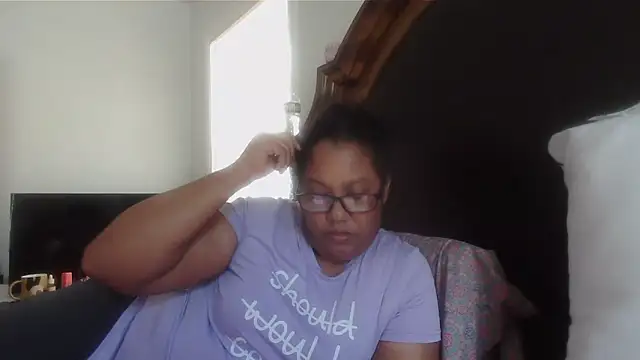 Snapshot of ebonyred chatting on 04-24-26, 02:41 ebonyred online show from 04-24-26, 02:41