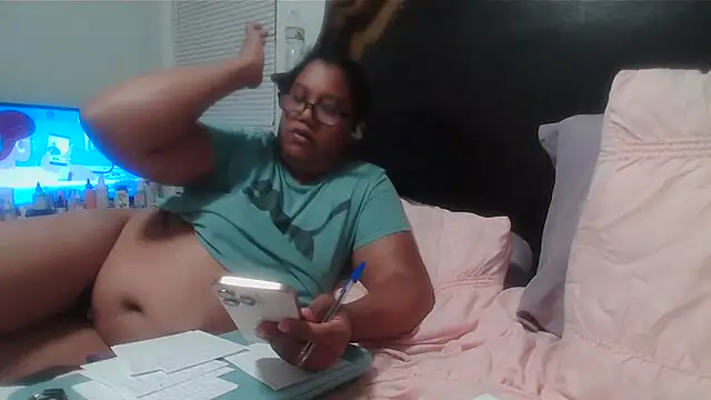 Snapshot of ebonyred chatting on 05-09-26, 01:44 ebonyred online show from 05-09-26, 01:44