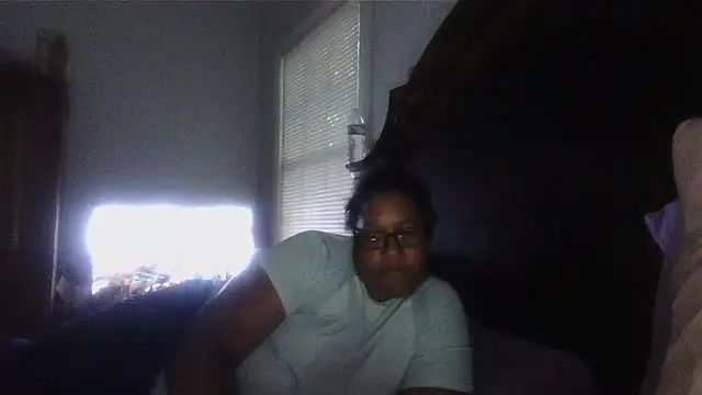 Snapshot of ebonyred chatting on 05-17-26, 12:19 ebonyred online show from 05-17-26, 12:19