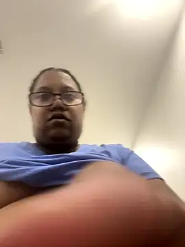 Snapshot of ebonyred chatting on 06-05-26, 04:02 ebonyred online show from 06-05-26, 04:02