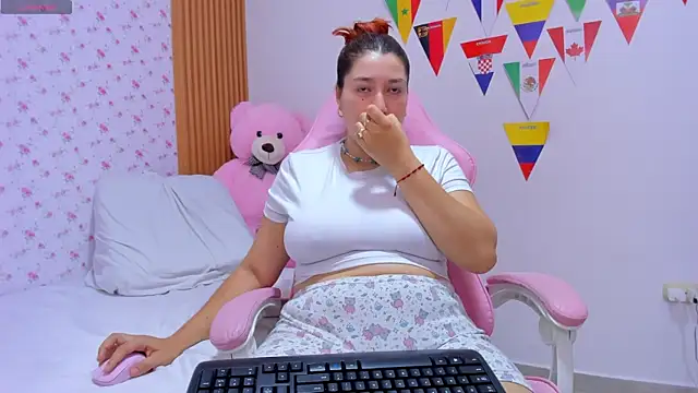 Soyqueen online show from 07-09-26, 03:54
