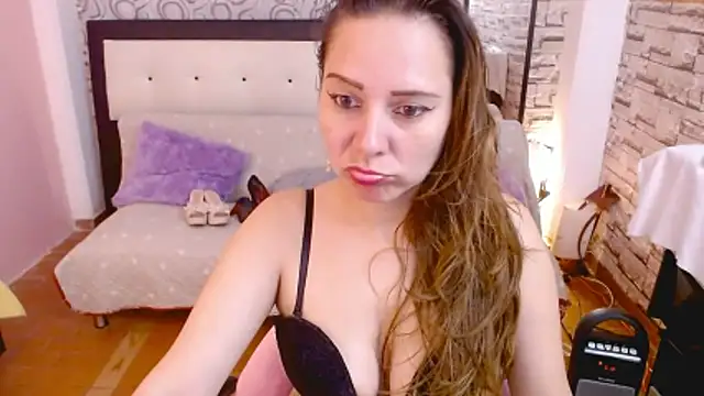 camila delarosa online show from 03-13-26, 06:58