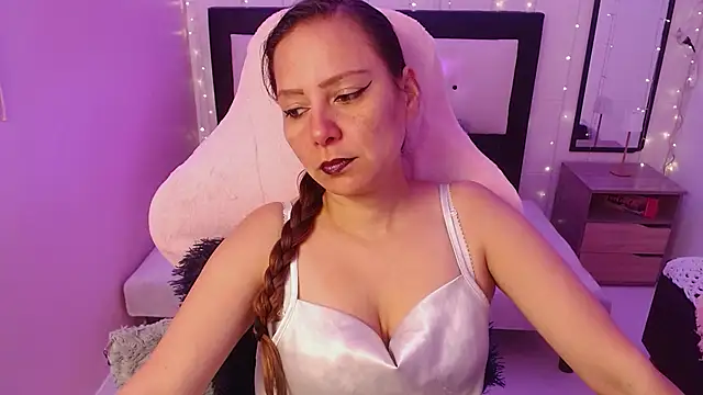camila delarosa online show from 06-06-26, 12:32