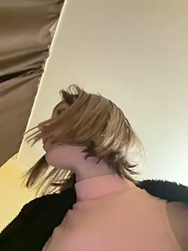 Snapshot of Crayzy_Luv chatting on 02-04-25, 07:44 Crayzy Luv online show from 02-04-25, 07:44