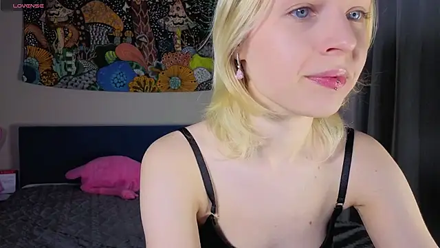 Snapshot of Crayzy_Luv chatting on 03-15-26, 04:24 Crayzy Luv online show from 03-15-26, 04:24