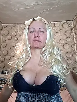 Snapshot of FameLara chatting on 04-09-26, 01:38 FameLara online show from 04-09-26, 01:38