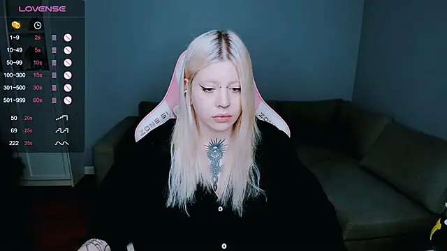   leslie   online show from 12-28-24, 07:33