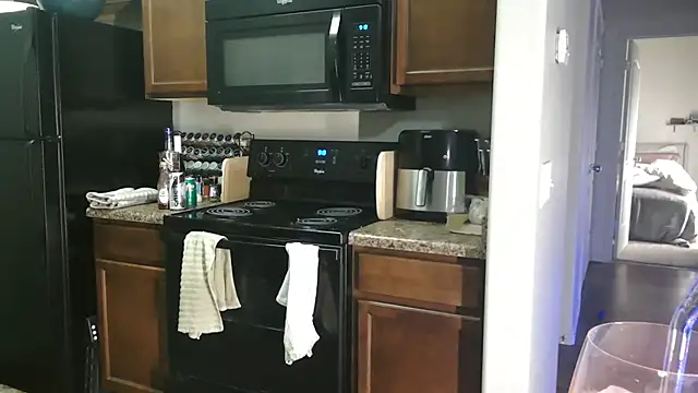 NatalieKneals online show from 02-13-25, 04:11