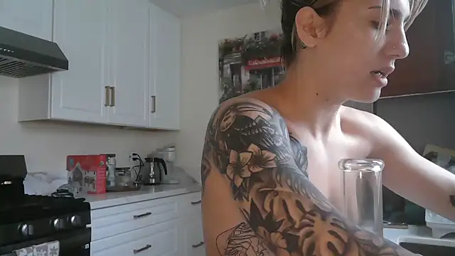 NatalieKneals online show from 12-17-25, 04:35