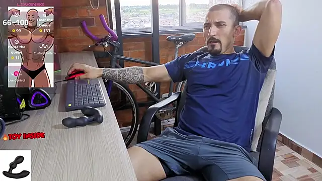 Snapshot of Marck_Muscle chatting on 06-12-26, 10:52 Marck Muscle online show from 06-12-26, 10:52