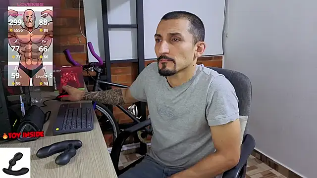 Snapshot of Marck_Muscle chatting on 06-22-26, 04:20 Marck Muscle online show from 06-22-26, 04:20