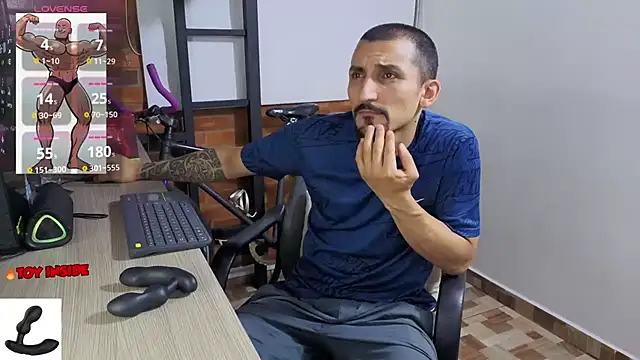 Snapshot of Marck_Muscle chatting on 06-22-26, 11:35 Marck Muscle online show from 06-22-26, 11:35