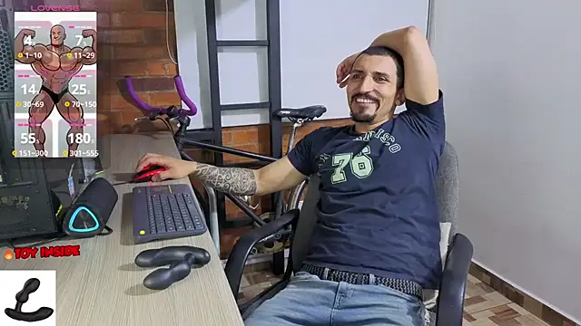 Snapshot of Marck_Muscle chatting on 06-27-26, 01:32 Marck Muscle online show from 06-27-26, 01:32