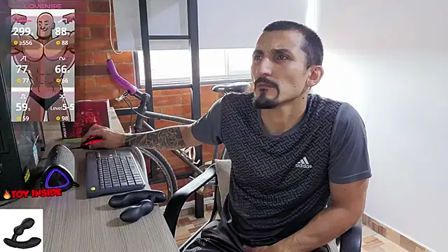 Snapshot of Marck_Muscle chatting on 07-03-26, 08:04 Marck Muscle online show from 07-03-26, 08:04