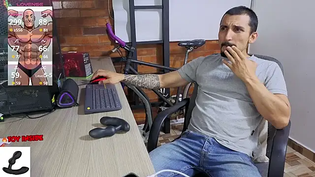 Snapshot of Marck_Muscle chatting on 07-05-26, 01:23 Marck Muscle online show from 07-05-26, 01:23