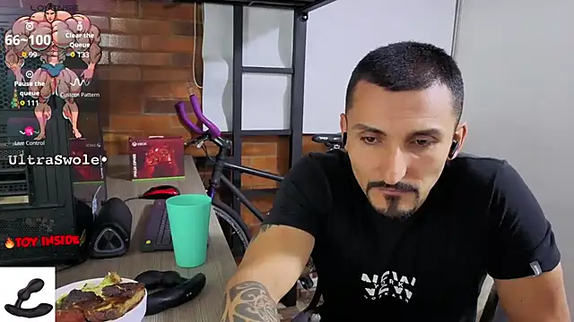 Snapshot of Marck_Muscle chatting on 07-14-26, 02:05 Marck Muscle online show from 07-14-26, 02:05