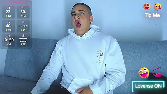 Latino Junge online show from 01-07-25, 11:48