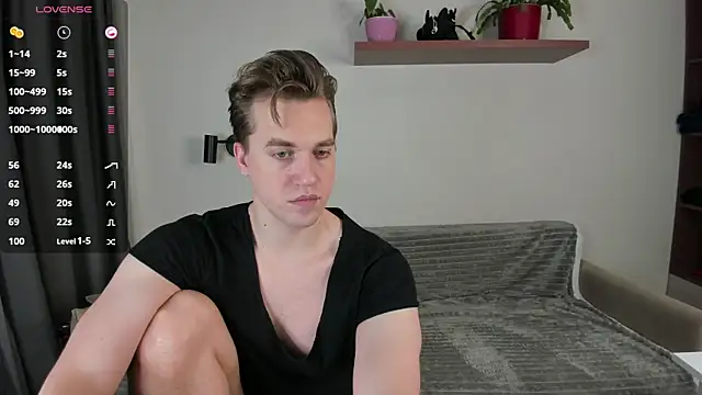 Snapshot of AustinButler chatting on 12-15-24, 08:36 AustinButler online show from 12-15-24, 08:36