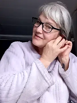 Snapshot of irinamaux chatting on 06-11-26, 03:59 irinamaux online show from 06-11-26, 03:59