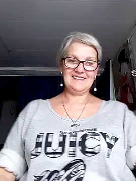 Snapshot of irinamaux chatting on 06-20-26, 04:32 irinamaux online show from 06-20-26, 04:32