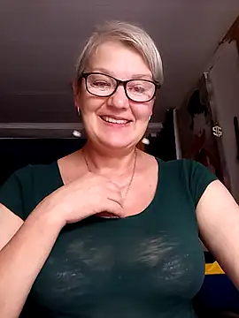 Snapshot of irinamaux chatting on 06-27-26, 03:44 irinamaux online show from 06-27-26, 03:44