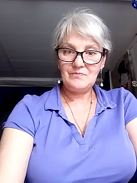 Snapshot of irinamaux chatting on 07-01-26, 04:29 irinamaux online show from 07-01-26, 04:29