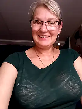Snapshot of irinamaux chatting on 07-12-26, 04:36 irinamaux online show from 07-12-26, 04:36