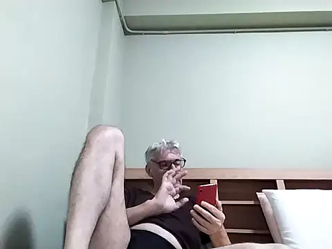 Snapshot of BIGUNCUTHARDCOCK chatting on 01-11-26, 02:44 BIGUNCUTHARDCOCK online show from 01-11-26, 02:44