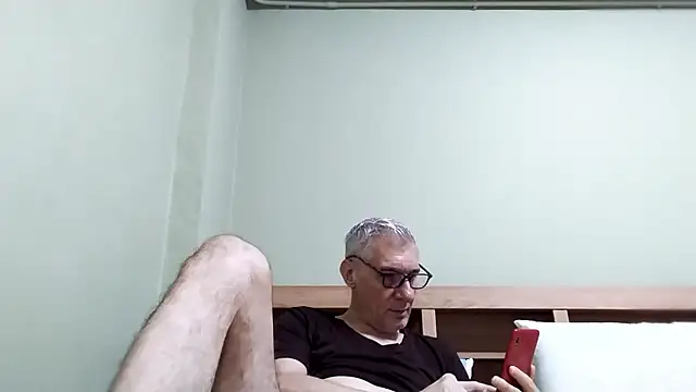 Snapshot of BIGUNCUTHARDCOCK chatting on 01-15-26, 01:21 BIGUNCUTHARDCOCK online show from 01-15-26, 01:21