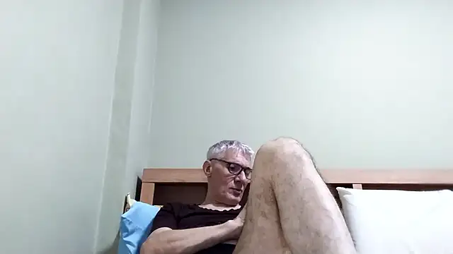 Snapshot of BIGUNCUTHARDCOCK chatting on 01-17-26, 02:44 BIGUNCUTHARDCOCK online show from 01-17-26, 02:44