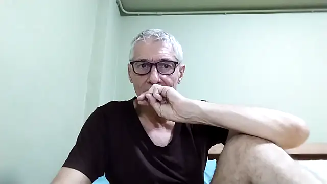 Snapshot of BIGUNCUTHARDCOCK chatting on 01-18-26, 02:48 BIGUNCUTHARDCOCK online show from 01-18-26, 02:48