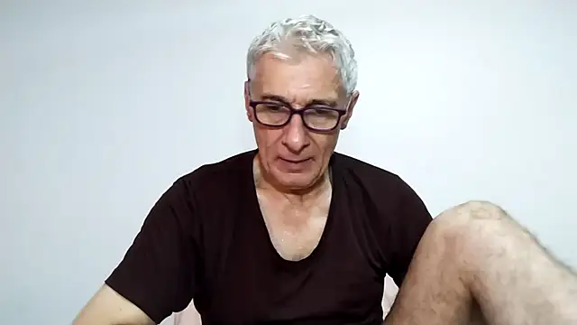 Snapshot of BIGUNCUTHARDCOCK chatting on 02-10-26, 01:32 BIGUNCUTHARDCOCK online show from 02-10-26, 01:32