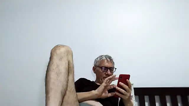 Snapshot of BIGUNCUTHARDCOCK chatting on 02-11-26, 02:00 BIGUNCUTHARDCOCK online show from 02-11-26, 02:00