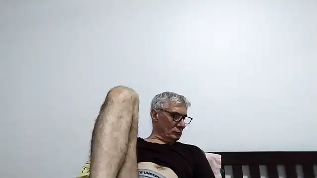 Snapshot of BIGUNCUTHARDCOCK chatting on 02-24-26, 02:26 BIGUNCUTHARDCOCK online show from 02-24-26, 02:26