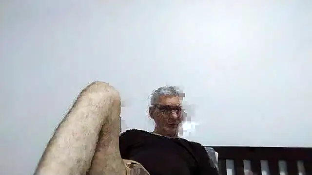 Snapshot of BIGUNCUTHARDCOCK chatting on 03-06-26, 01:40 BIGUNCUTHARDCOCK online show from 03-06-26, 01:40