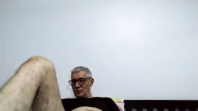 Snapshot of BIGUNCUTHARDCOCK chatting on 03-08-26, 02:04 BIGUNCUTHARDCOCK online show from 03-08-26, 02:04