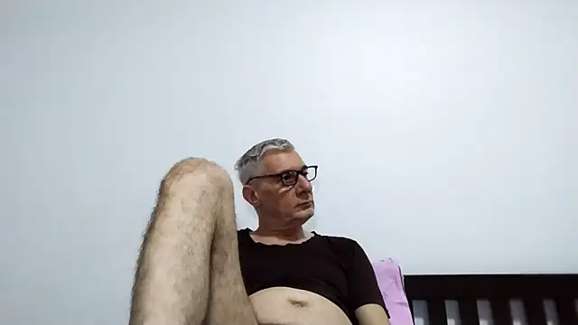 Snapshot of BIGUNCUTHARDCOCK chatting on 03-12-26, 01:12 BIGUNCUTHARDCOCK online show from 03-12-26, 01:12