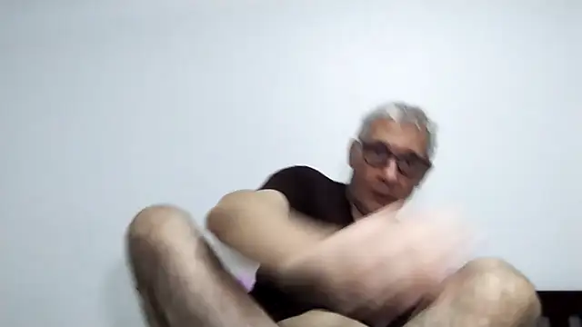 Snapshot of BIGUNCUTHARDCOCK chatting on 03-15-26, 02:12 BIGUNCUTHARDCOCK online show from 03-15-26, 02:12