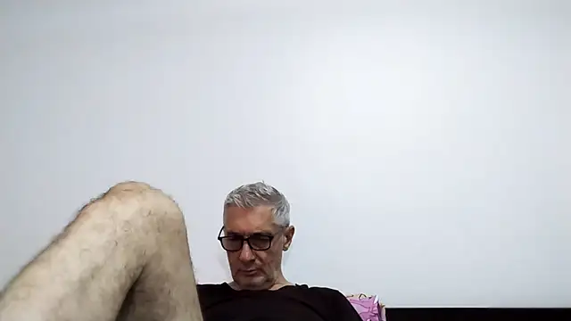 Snapshot of BIGUNCUTHARDCOCK chatting on 03-16-26, 02:39 BIGUNCUTHARDCOCK online show from 03-16-26, 02:39