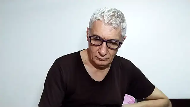 Snapshot of BIGUNCUTHARDCOCK chatting on 03-17-26, 01:54 BIGUNCUTHARDCOCK online show from 03-17-26, 01:54