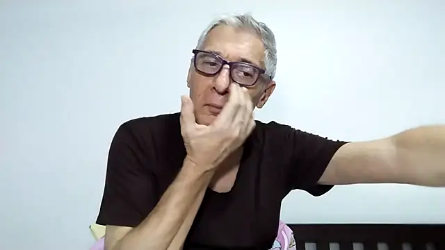 Snapshot of BIGUNCUTHARDCOCK chatting on 03-24-26, 01:49 BIGUNCUTHARDCOCK online show from 03-24-26, 01:49