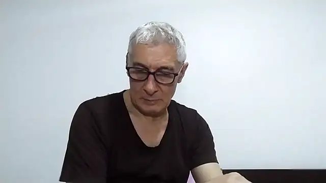 Snapshot of BIGUNCUTHARDCOCK chatting on 04-12-26, 02:00 BIGUNCUTHARDCOCK online show from 04-12-26, 02:00