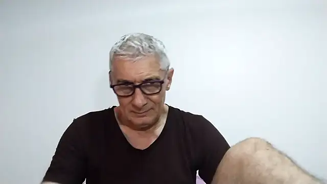 Snapshot of BIGUNCUTHARDCOCK chatting on 04-14-26, 01:33 BIGUNCUTHARDCOCK online show from 04-14-26, 01:33